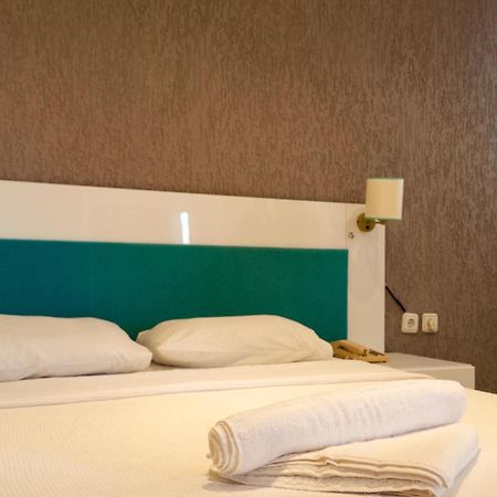 One More Day Hotel ทูร์กุทริส ภายนอก รูปภาพ